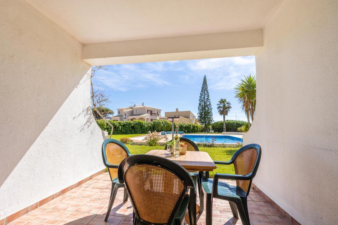 Henry Matisse, Swimming Pool Apartamento Sagres